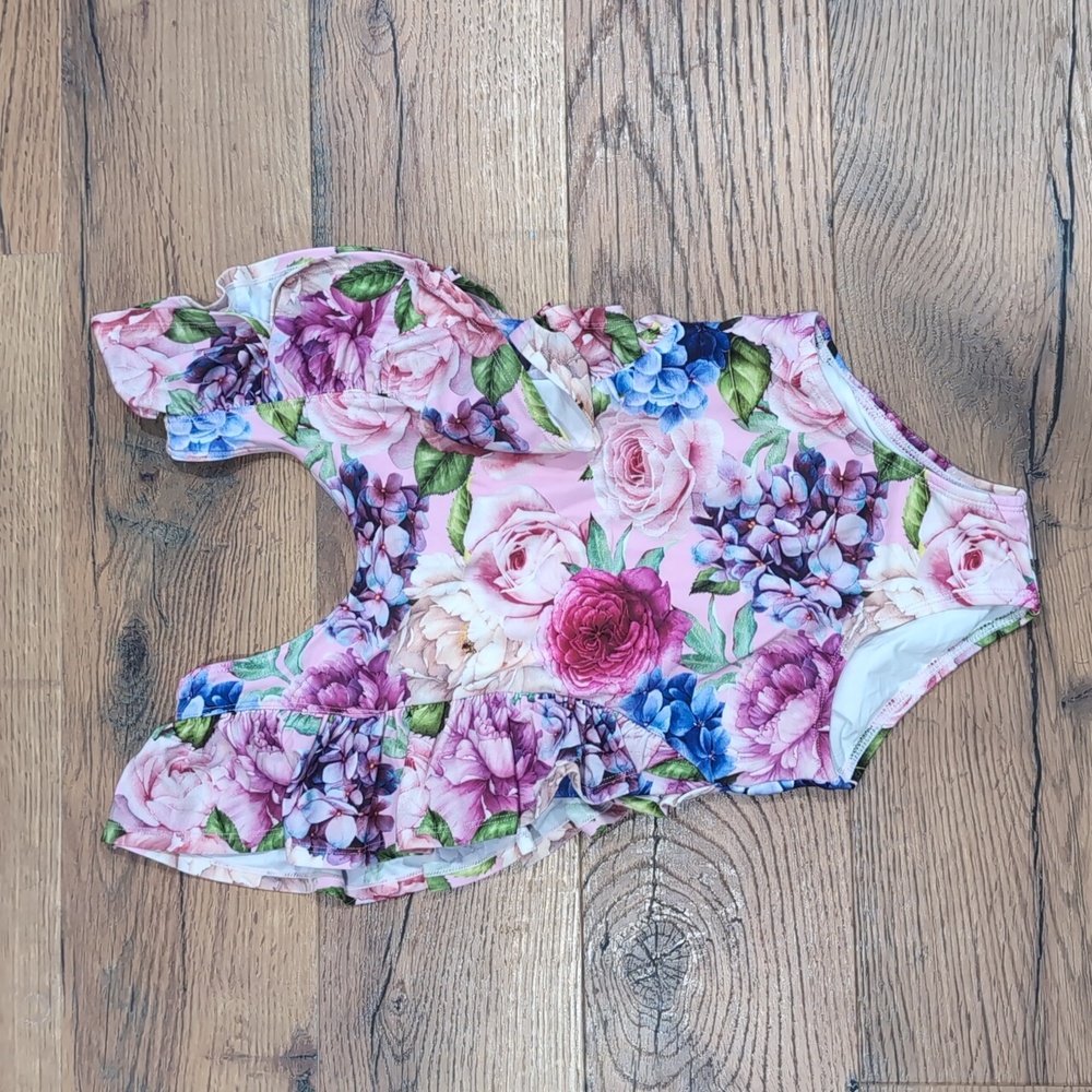 Posh peanut girls size 8 swimsuit. NWT.